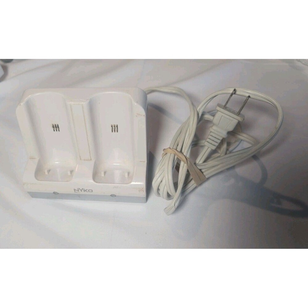 Nyko 87000-A50 - Nintendo Wii Remote Charging Station DOCKING STATION